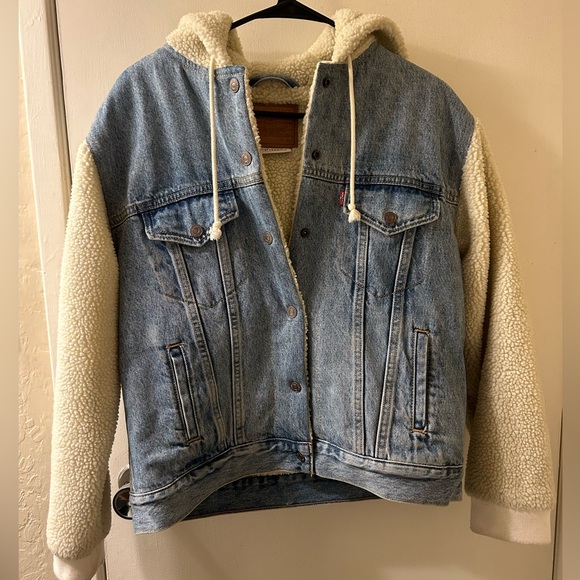 Levi's Jackets & Blazers - Levi’s Sherpa Sleeve Denim Trucker Jacket